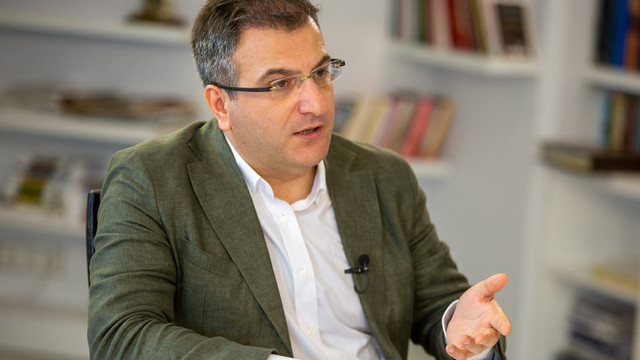 Cem Küçük'den ezber bozan çıkış!