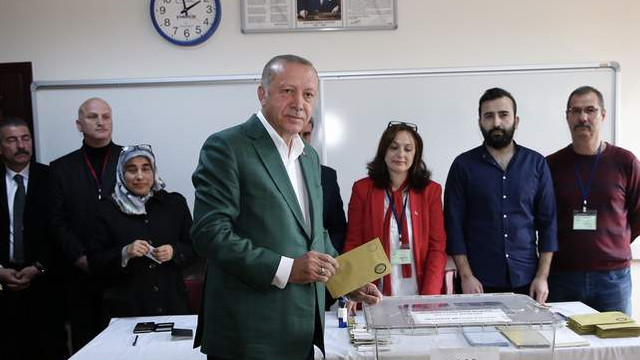 Son Cumhurbaşkanlığı anketinde Erdoğan 2 isme yenildi!