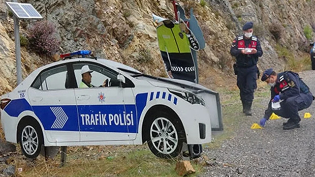 Yok artık dedirten olay! Maket trafik polisine pompalı tüfekle ateş açtılar