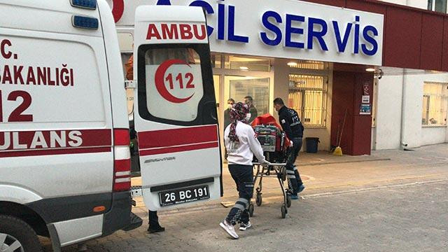 Önce ablasını sonra kendisini bıçakladı