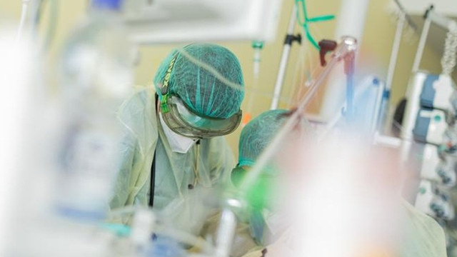 Koronavirüs hastalarını acı çekmesinler diye öldürmüş! O doktor tutuklandı