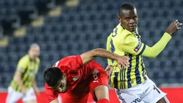 Erol Bulut ve Emre Belözoğlu beklentileri karşılamayan Samatta ile görüştü