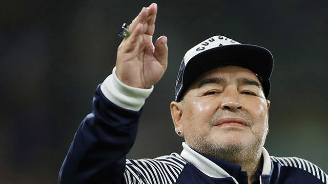 Efsane futbolcu Maradona hayatını kaybetti