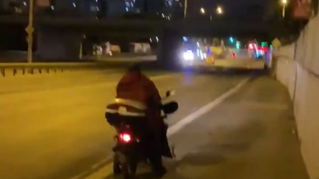 İstanbul'da yol kenarında sapık kamerada!