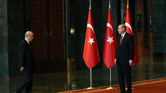 Erdoğan'ı beğenmeyen MHP'liler, Bahçeli'yi beğenmeyen AK Partililer anketi!