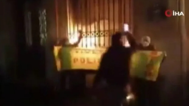 Protestocular Merkez Bankasını ateşe verdi