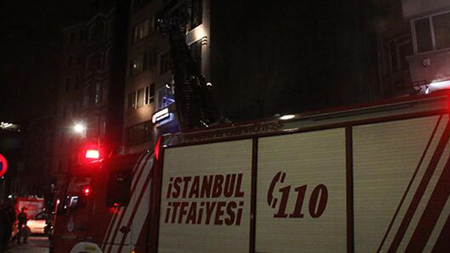 Taksim'de otelde çıkan yangın panik yarattı
