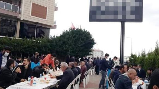 Koronavirüsten ölen babası için mevlit yemeği düzenledi