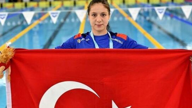 Milli yüzücü Merve Tuncel'den dünya rekoru!