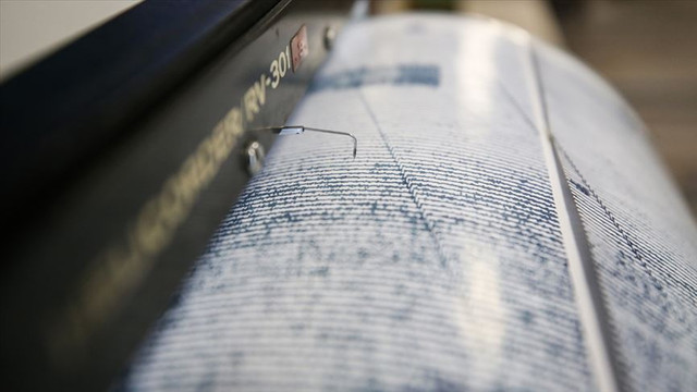 İzmir'de deprem! Çevre illerde de hissedildi