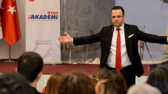Ekonomist Özgür Demirtaş hangi korona aşısına güvendiğini açıkladı