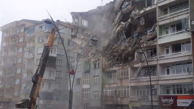 Deprem bölgesinde şoke eden iddia: ''Deliller yok edildi!''