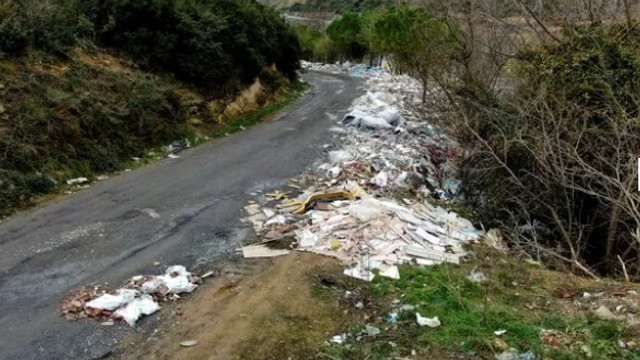 Elleriniz Kirilsin Istanbul Un Son Yesil Alani Da Moloz Doldu Guncel