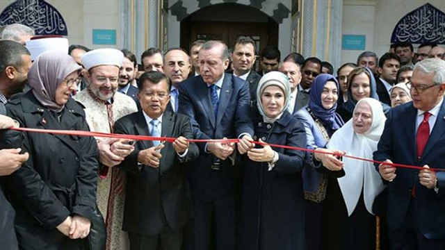 Diyanet'ten ABD'ye 3 milyon TL'lik kurdela!