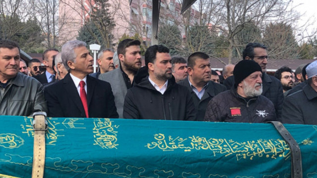 Eski Galatasaraylı futbolcu Hakan Ünsal'ın annesi vefat etti