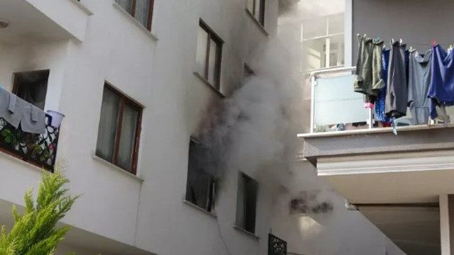 Sancaktepe'de yangın ! Binada mahsur kalanlar kurtarıldı