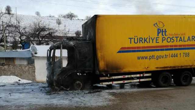 Depremzedelere giden yardım TIR'ı yandı!