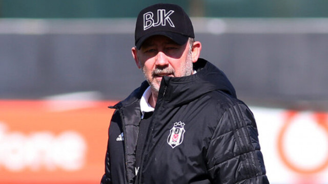 Sergen Yalçın yeni transferi geri gönderdi
