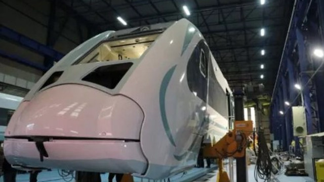 Bakan tarih verdi ! Milli elektrikli tren raya iniyor