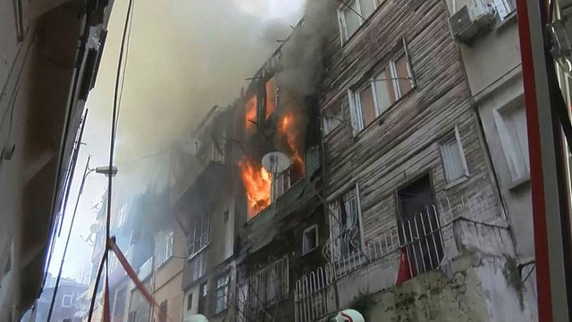 Şişli'de yangın ! Çok sayıda itfaiye ekibi sevkedildi