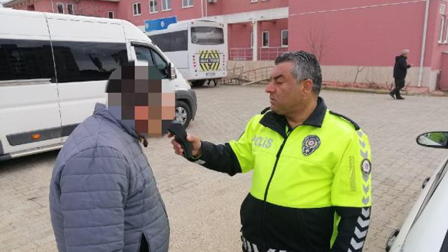Okul servisi sürücüsü alkollü çıktı, polis direksiyona geçti