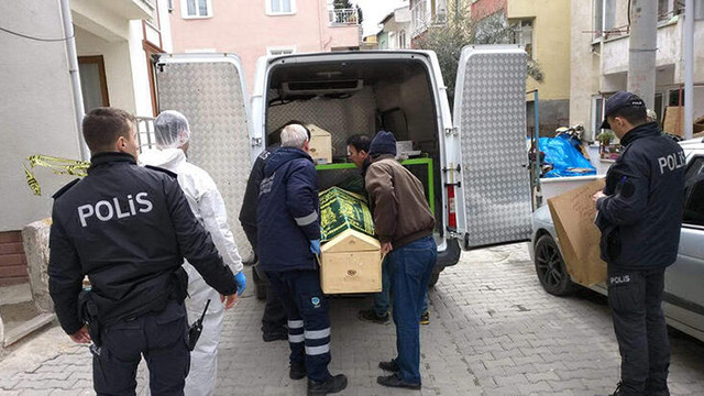 Annesine şiddet uygulayan babasını öldürdü !