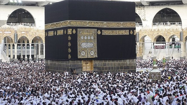 Suudi Arabistan açıkladı: Umre ziyaretleri durduruldu!