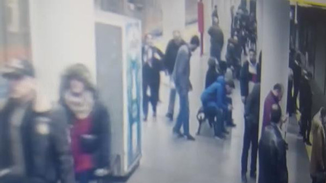 Metro istasyonunda silahını aldığı polisi böyle vurdu!