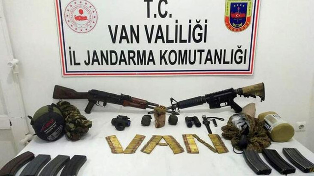 Hepsi sağ yakalanan teröristin evinden çıktı