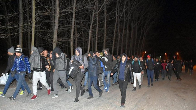 Edirne'ye gitmek isteyen mültecilere ücretsiz otobüs