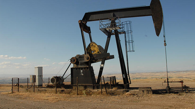Azerbaycan petroldeki düşüş nedeniyle tedbir alıyor
