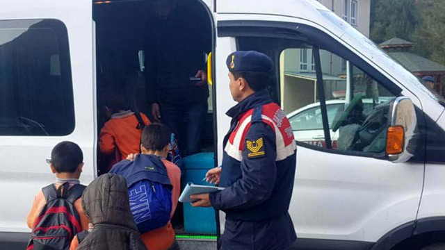 81 ilde 660 okul servis aracı trafikten men edildi