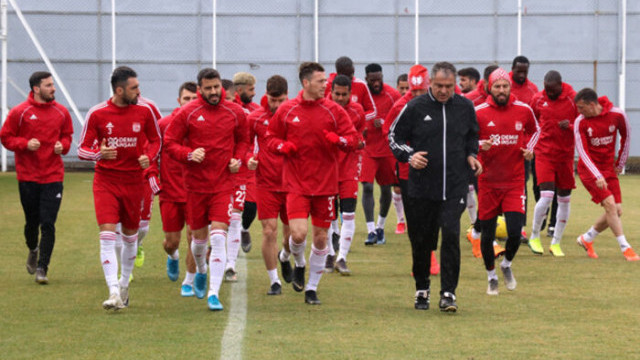 Sivasspor'da Antalyaspor maçı öncesi eksikler can sıkıyor