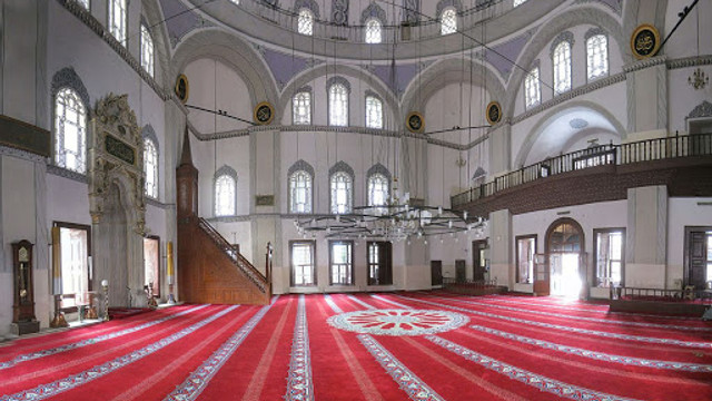 İlk kez ''internet üzerinden'' cuma namazı kılındı !