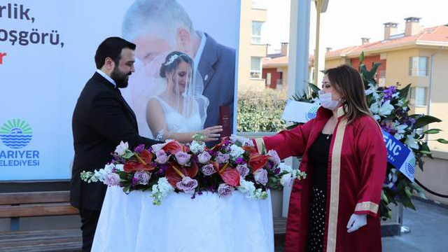 Sarıyer'de korona nikahları bahçeye taşındı