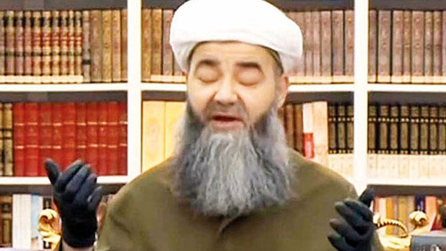 Cübbeli Ahmet'ten eldivenli koronavirüs mesajı