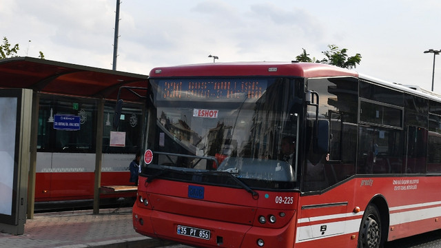 İzmir’de toplu taşıma kullanımı hafta sonu %77 azaldı