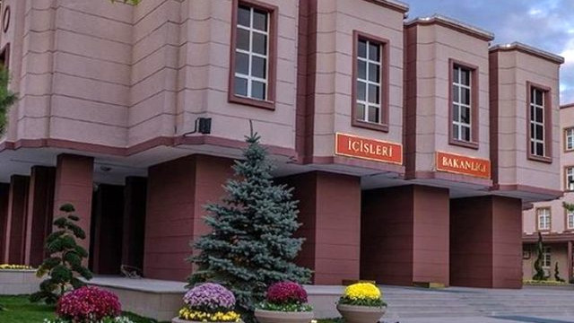 İçişleri Bakanlığı 8 belediye başkanını görevden aldı