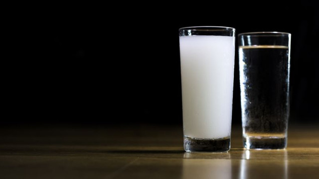 Evden çıkamayan vatandaşın rakısını jandarma aldı !