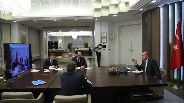 Erdoğan ile Çavuşoğlu'nun sosyal mesafe diyaloğu: Sen yerim dar diyorsun yani