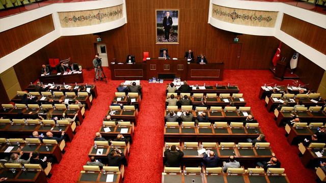 Bakanlıktan yeni genelge: Belediye meclis toplantıları 3 ay daha ertelendi