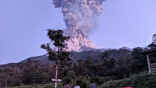Merapi Yanardağı patladı !
