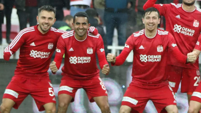 Fenerbahçe'den Emre Kılınç ve Mert Hakan'a kanca