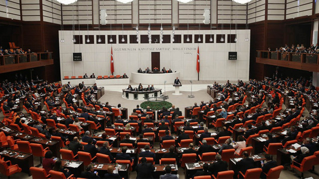 AK Parti de ''esnek çalışma'' modeline geçti