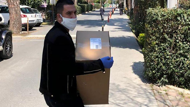 Arda Turan'dan 100 bin maske yardımı
