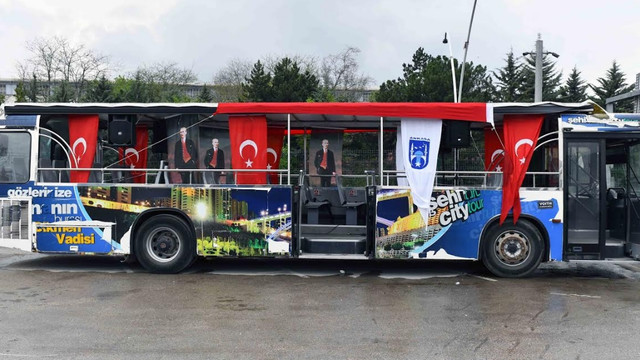 Baskent Te Cadde Ve Bulvarlar Kirmizi Beyaz Yerel