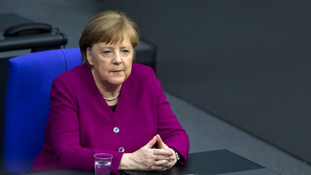 Merkel'in makam aracı şaşırttı