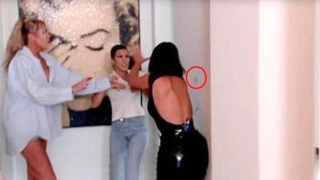 Kim Kardashian ablasından yediği tokat sonrası makyaj duvara sıçradı
