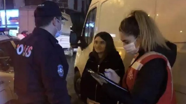 Yürüyüşe çıkan genç kızın savunması şoke etti !