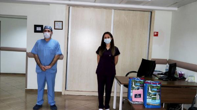 Koronavirüsü yenen 2 hemşire göreve döndü